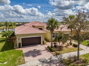 16206 Diamond Bay Dr in Wimauma, FL - Building Photo - Building Photo