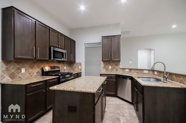 20818 Falcon Hill St in Humble, TX - Foto de edificio - Building Photo