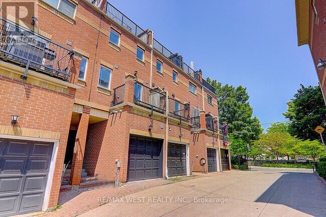 20 Azzarello Ln in Toronto, ON - Building Photo - Building Photo