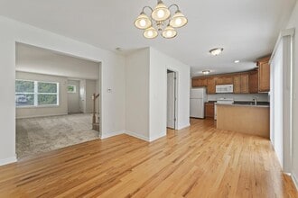 54 Plank Rd in Clifton Park, NY - Building Photo - Building Photo
