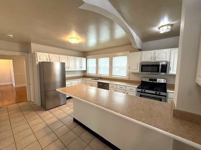 441 Broadway, Unit 2 in Somerville, MA - Building Photo - Building Photo