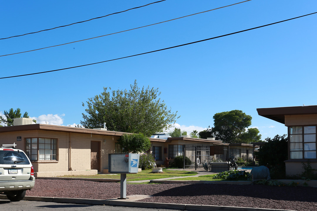 1632 N Louis Ln in Tucson, AZ - Foto de edificio