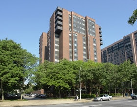 Station Plaza Apartments in White Plains, NY - Building Photo - Building Photo