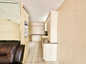 4596 E 8th Ct in Hialeah, FL - Building Photo - Building Photo