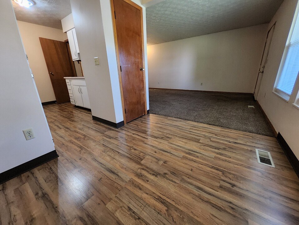 1676 Colonial Dr in Bucyrus, OH - Building Photo