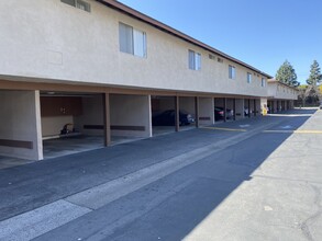 531 N Tustin Ave in Santa Ana, CA - Building Photo - Building Photo