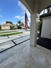 8778 NW 169th Terrace in Miami Lakes, FL - Foto de edificio - Building Photo