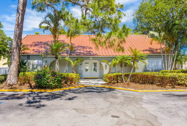 Garden Grove Apartments in Sarasota, FL - Building Photo - Building Photo