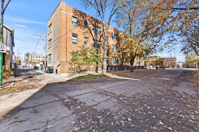 2210 W Carmen Ave in Chicago, IL - Building Photo - Building Photo
