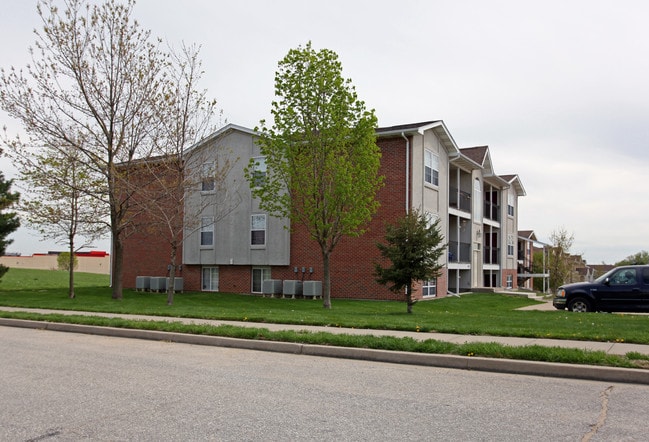 Richland Apartments & Townhomes in Bonner Springs, KS - Foto de edificio - Building Photo
