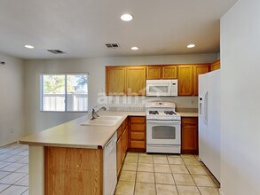 5919 Bristol Crest Ln in Las Vegas, NV - Building Photo - Building Photo