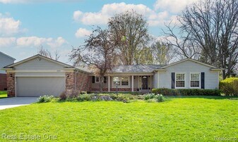 30882 Oak Valley Dr in Farmington Hills, MI - Building Photo