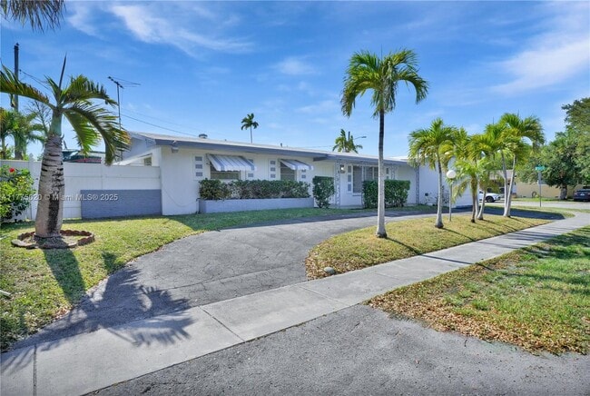 16530 NE 11th Ave in North Miami Beach, FL - Building Photo - Building Photo