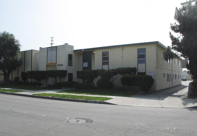 13130 Deming Ave in Downey, CA - Foto de edificio - Building Photo