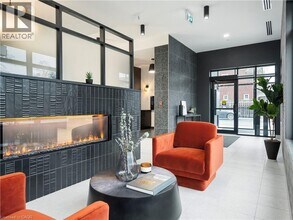 24 Union St E in Waterloo, ON - Building Photo - Building Photo