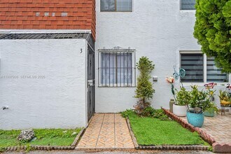 319 NW 109th Ave in Miami, FL - Building Photo - Building Photo