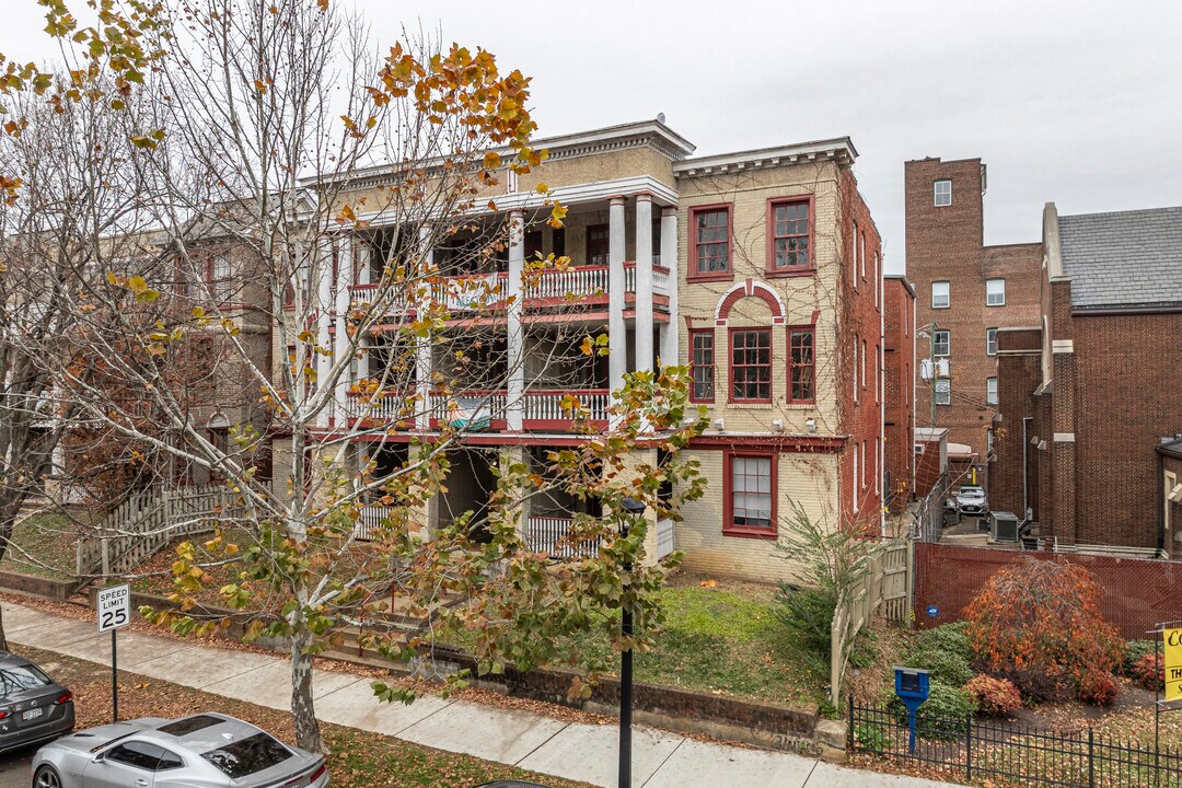 1102-1108 W Grace St in Richmond, VA - Foto de edificio