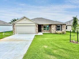 8315 E Queens St in Broken Arrow, OK - Building Photo