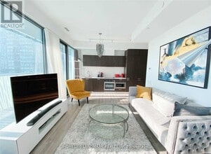 50 Charles St E in Toronto, ON - Building Photo - Building Photo