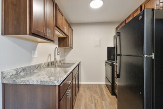 Prairie Woods Apartments in Des Moines, IA - Building Photo - Building Photo