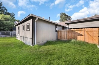 601 Booker T Washington St in Conroe, TX - Building Photo - Building Photo