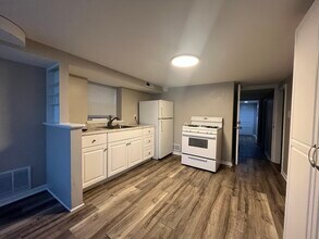 3218 Oak Ave-Unit -LOWER in Brookfield, IL - Building Photo - Building Photo