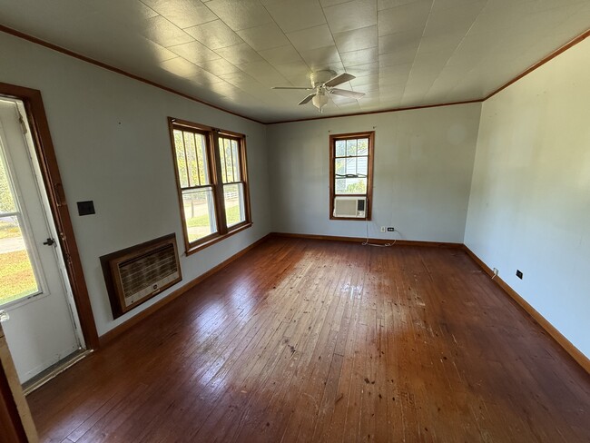 347 S Cedar St in Dresden, TN - Building Photo - Building Photo