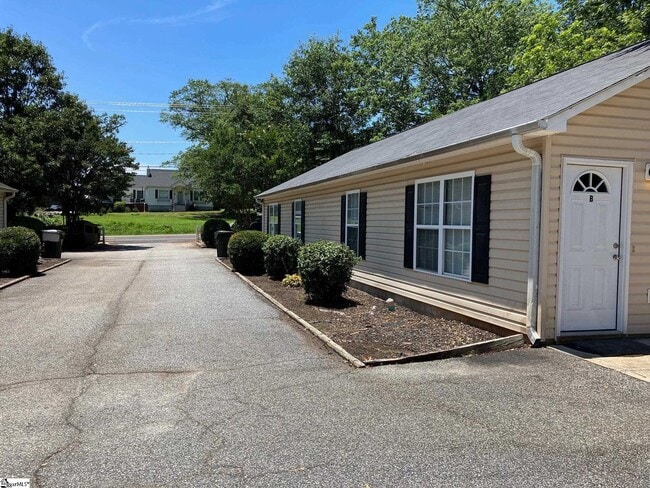 512 St Mark Rd in Taylors, SC - Building Photo - Building Photo