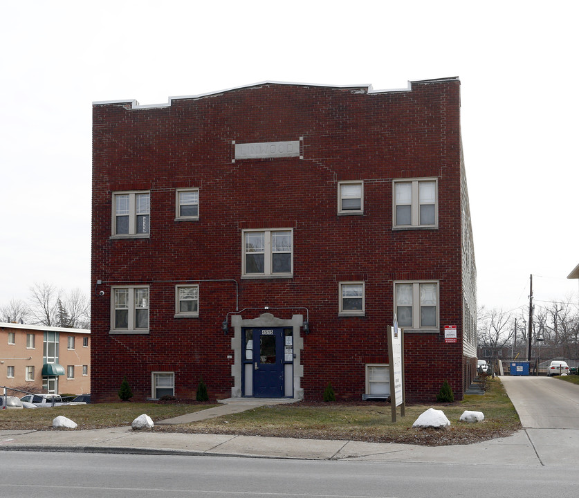 4515 E Washington St in Indianapolis, IN - Foto de edificio