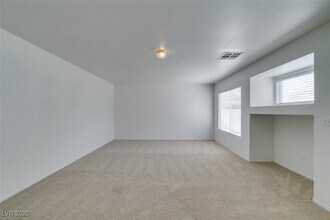 1703 Silver Glen Ave in Las Vegas, NV - Building Photo - Building Photo