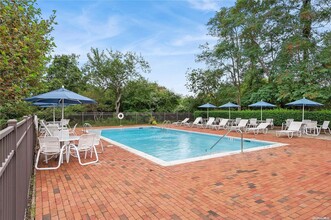 52 Fairway Pl-Unit -7 in Montauk, NY - Foto de edificio - Building Photo