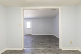 1310 Knob Creek Rd in Johnson City, TN - Building Photo - Building Photo