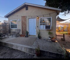 6704 Nagle Ave in Van Nuys, CA - Building Photo