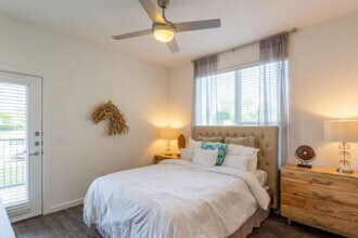 14233 The Lakes Blvd in Austin, TX - Building Photo - Building Photo