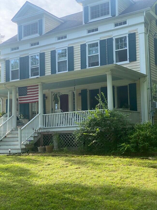 2 Stony Brook Ave Rentals in Stony Brook, NY