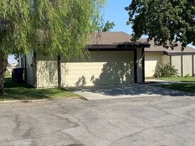 17130 Advantage Pointe Ct in Bakersfield, CA - Building Photo