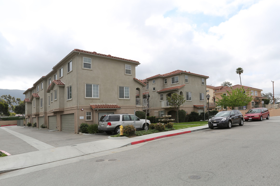 Vista Hermosa Apartments in Santa Paula, CA - Building Photo