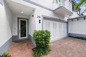 218 NE 15th Ave in Fort Lauderdale, FL - Foto de edificio - Building Photo