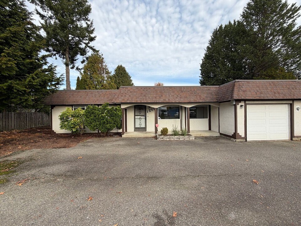 7721 23rd St W in University Place, WA - Building Photo