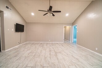 7406 Baneway Dr in Houston, TX - Building Photo - Building Photo