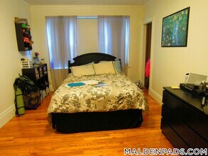 349 Pleasant St in Malden, MA - Building Photo - Building Photo