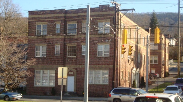 1901 College Ave in Bluefield, WV - Foto de edificio