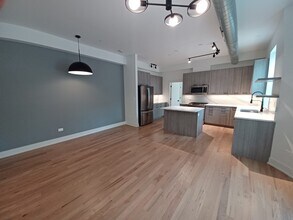 5000 S Woodlawn Ave in Chicago, IL - Building Photo - Building Photo