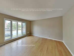 324 Waverly Dr in Elgin, IL - Building Photo - Building Photo