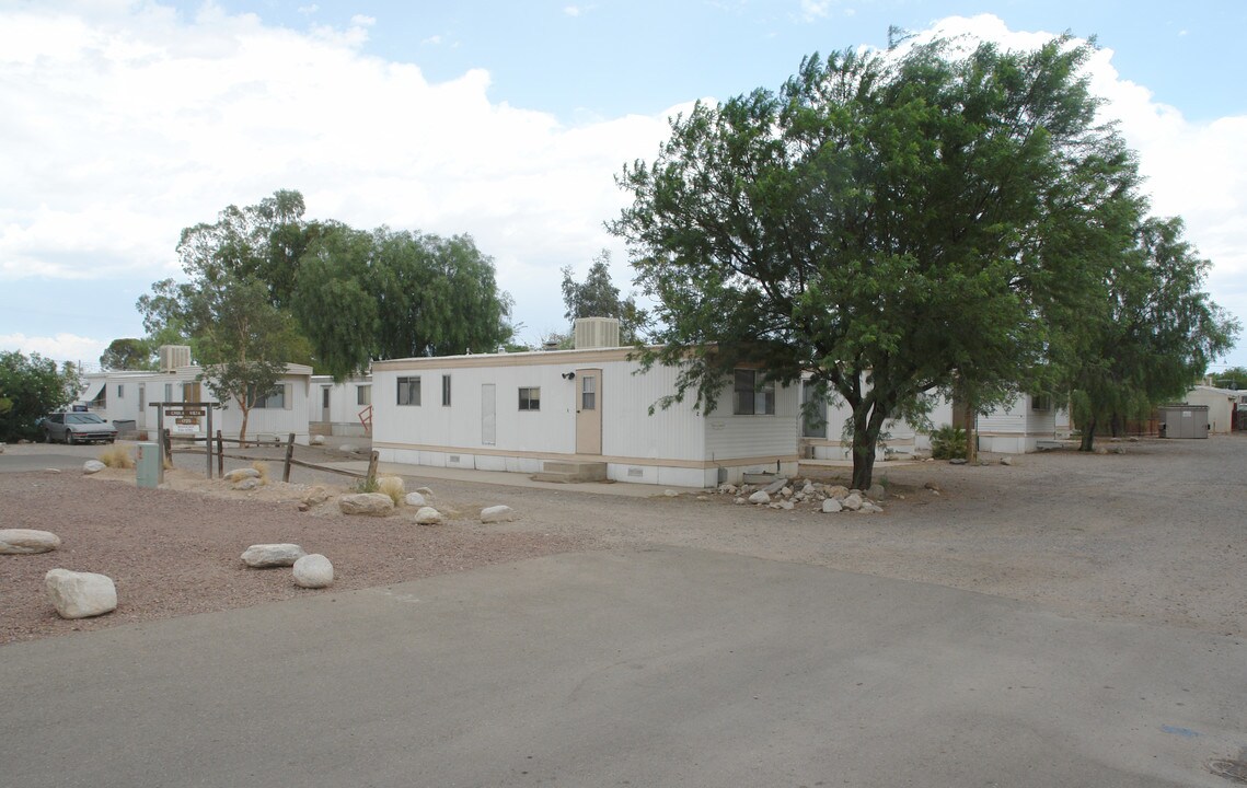 1649 W Wetmore Rd in Tucson, AZ - Foto de edificio