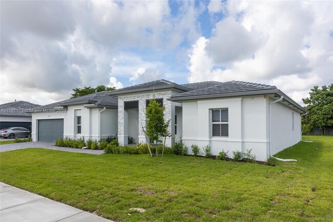 21040 SW 127th Pl in Miami, FL - Building Photo - Building Photo
