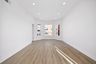 2741 W Belmont Ave, Unit Garden Unit in Chicago, IL - Building Photo - Building Photo