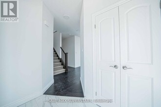 201 Roy McDonald Dr in London, ON - Building Photo - Building Photo