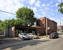 223 Sorauren Ave in Toronto, ON - Building Photo