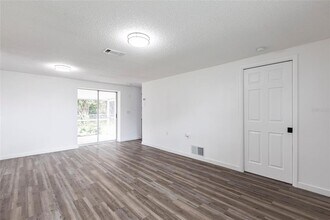 3081 Englewood Rd in Venice, FL - Building Photo - Building Photo